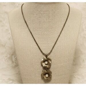 Vintage Pendant Necklace Gold Tone Metal Flower Drop lariat Style Faul Pearls
